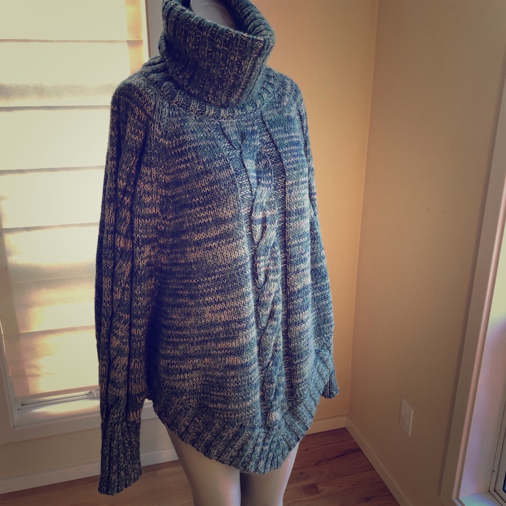 Sweater/Shawl/Poncho. Designer: REPLAY